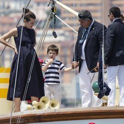 Carlota Casiraghi y Raphael Elmaleh durante la salida de la 1 ª Serie Mónaco Globo