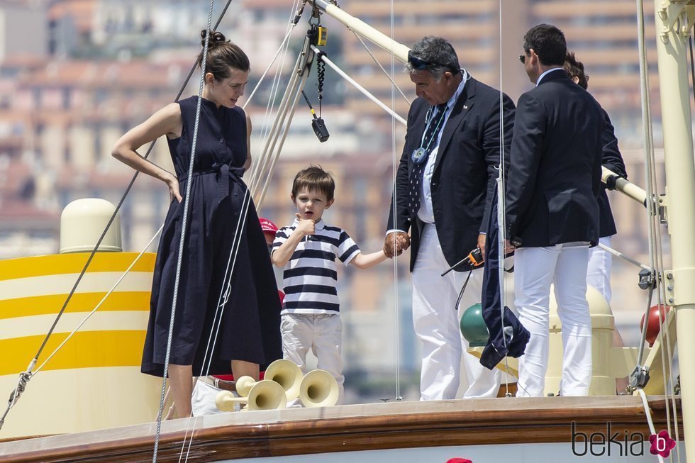 Carlota Casiraghi y Raphael Elmaleh durante la salida de la 1 ª Serie Mónaco Globo