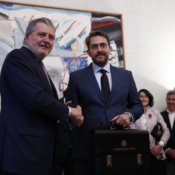 Màxim Huerta recibe la cartera de Ministro de Cultura y Deportes de la mano de Íñigo Méndez de Vigo