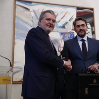 Màxim Huerta recibe la cartera de Ministro de Cultura y Deportes de la mano de Íñigo Méndez de Vigo