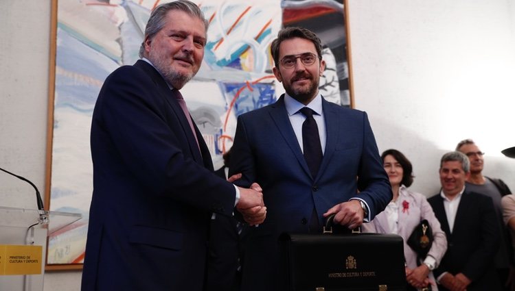 Màxim Huerta recibe la cartera de Ministro de Cultura y Deportes de la mano de Íñigo Méndez de Vigo