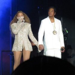 Beyoncé y Jay Z en el primer concierto de la gira 'On The Run II' en Cardiff (Reino Unido)