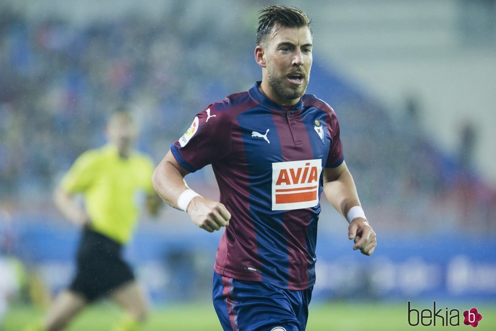 Sergi Enrich en un partido con el Eibar