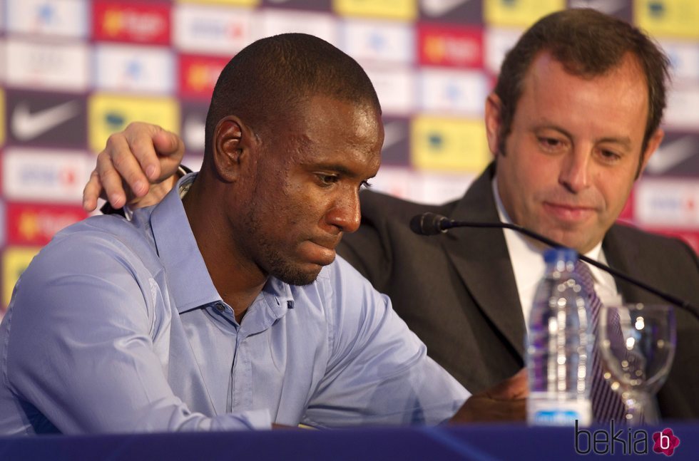 Eric Abidal despidiéndose del F.C. Barcelona