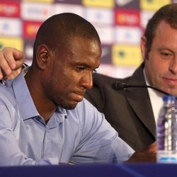 Eric Abidal despidiéndose del F.C. Barcelona