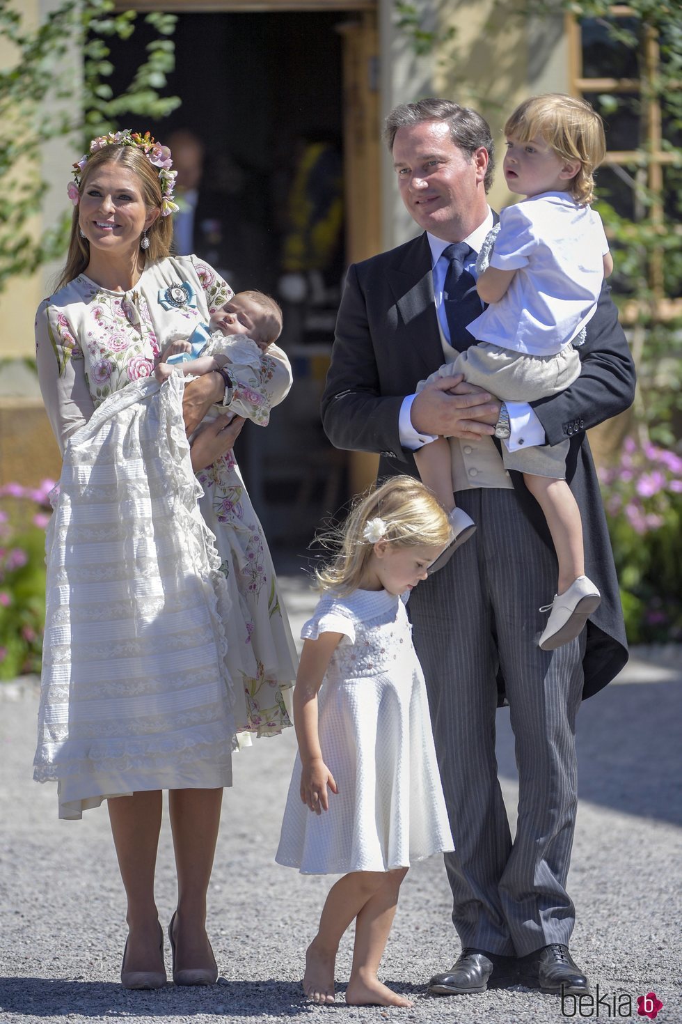 Magdalena de Suecia y Chris O'Neill con sus hijos Leonor, Nicolás y Adrienne en el bautizo de Adrienne de Suecia