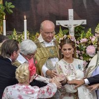 Adrienne de Suecia con Magdalena de Suecia y sus padrinos en su bautizo