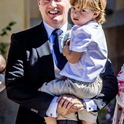 Chris O'Neill y Nicolás de Suecia en el bautizo de Adrienne de Suecia