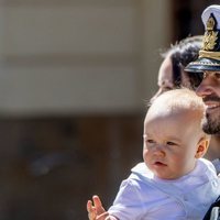 Carlos Felipe de Suecia y Gabriel de Suecia en el bautizo de Adrienne de Suecia