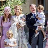 Magdalena de Suecia y Chris O'Neill con sus hijos Leonor, Nicolas y Adrienne y su sobrina Anouska d'Abo