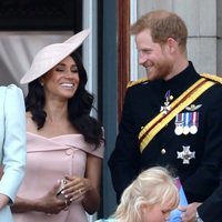 Los Duques de Sussex en el balcón del Palacio de Buckingham en el Trooping The Colour 2018