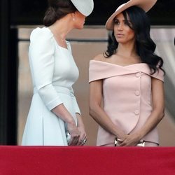 Kate Middleton y Meghan Markle en el balcón del Palacio de Buckingham en el Trooping The Colour 2018