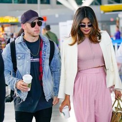 Nick Jonas y Priyanka Chopra pillados juntos en el aeropuerto de Nueva York