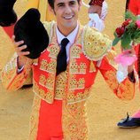 Víctor Janeiro dando la vuelta al ruedo tras la corrida de toros en Ubrique