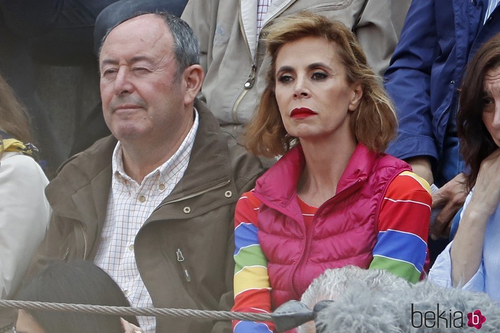 Agatha Ruiz de la Prada y El Chatarrarero disfrutando de la Corrida de la Prensa 2018