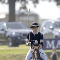 El Príncipe Guillermo disputando un torno benéfico de polo