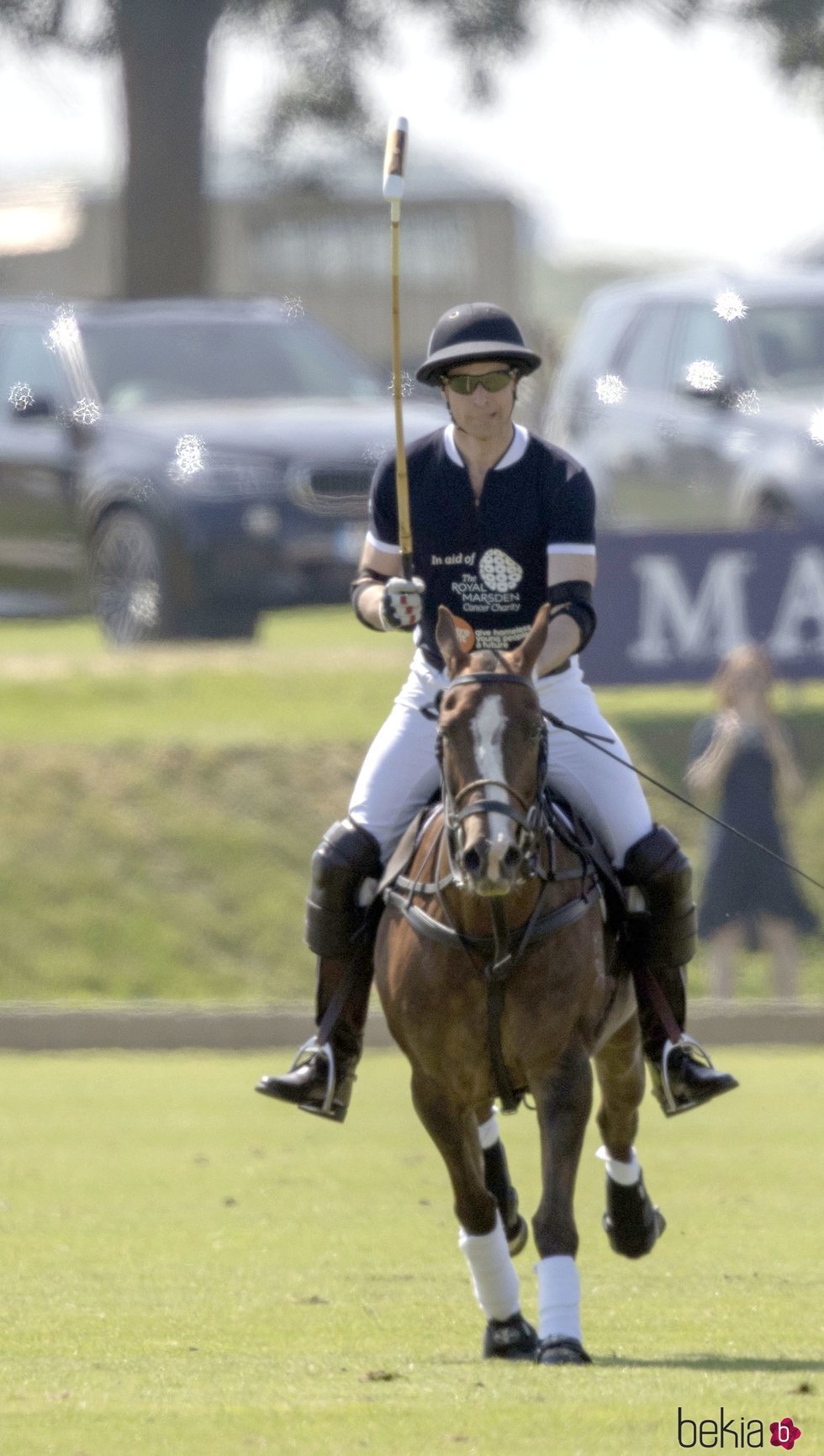 El Príncipe Guillermo disputando un torno benéfico de polo