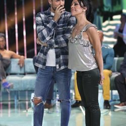 Maite Galdeano hablando con Alejandro Albalá en el plató de 'Supervivientes 2018'