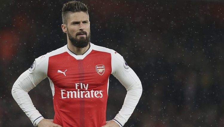 Oliver Giroud en un partido con el Arsenal