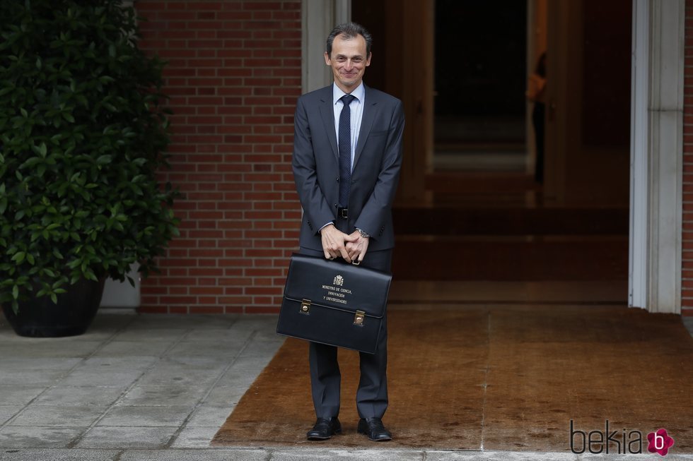 Pedro Duque llegando a La Moncloa en su primer Consejo de Ministros