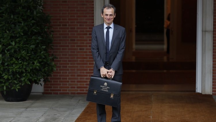 Pedro Duque llegando a La Moncloa en su primer Consejo de Ministros