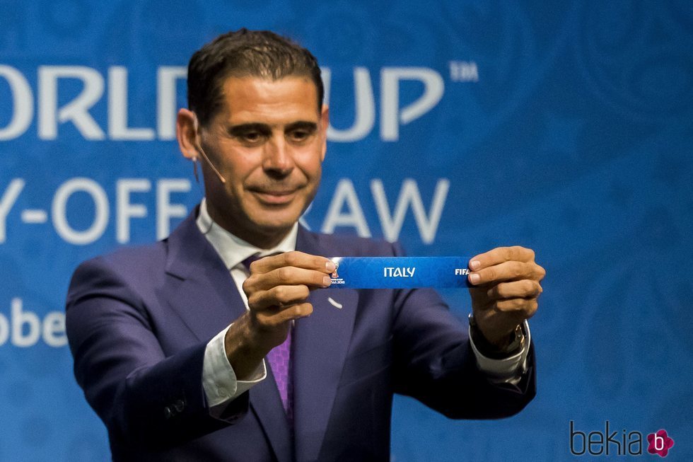 Fernando Hierro en el sorteo de enfrentamiento para el Mundial de Rusia 2018