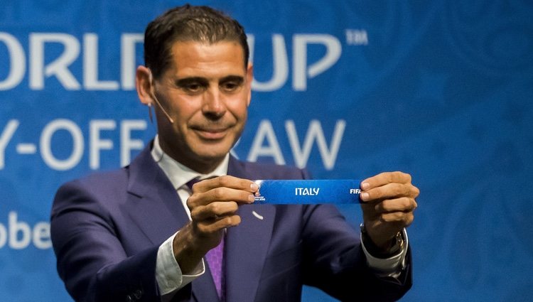 Fernando Hierro en el sorteo de enfrentamiento para el Mundial de Rusia 2018