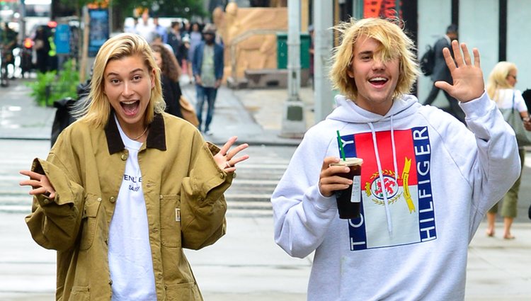 Justin Bieber y Hailey Baldwin paseando en el centro de Nueva York