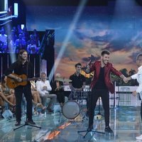 Antonio José cantando en la primera gala final de 'Supervivientes 2018'