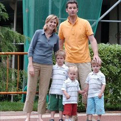 La Infanta Cristina e Iñaki Urdangarin con sus hijos Juan, Pablo y Miguel en Barcelona