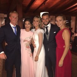 María Cortés, Nacho y Maite Fernández junto a los novios Álex Fernández y Sandra Jiménez el día de su boda