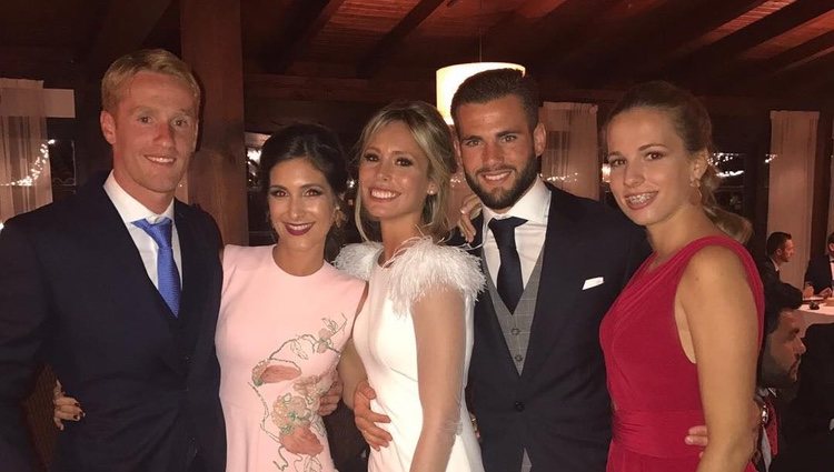 María Cortés, Nacho y Maite Fernández junto a los novios Álex Fernández y Sandra Jiménez el día de su boda