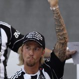 Guti con una pulsera Power Balance en un partido