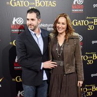 Chayo Mohedano y Andrés Fernández en el estreno de 'El gato con botas' en Madrid