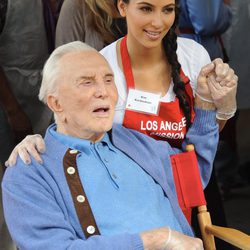 Kirk Douglas y Kim Kardashian en Acción de Gracias