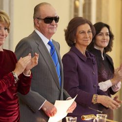 Esperanza Aguirre, los Reyes y Ángeles González Sinde en la entrega de las Medallas en las Bellas Artes