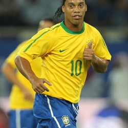 Ronaldinho en un partido de Brasil 