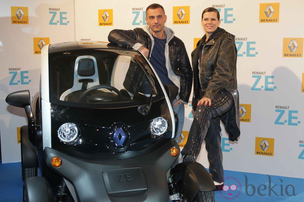 David Delfín y Bimba Bosé en la presentación de un coche eléctrico