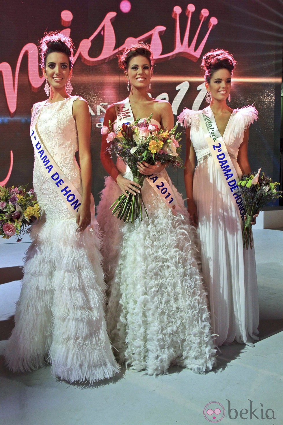 Miss España 2011, Andrea Huisgen, con las Damas de Honor: Aranzazu Estevez Godoy y Ana Crespo Mar