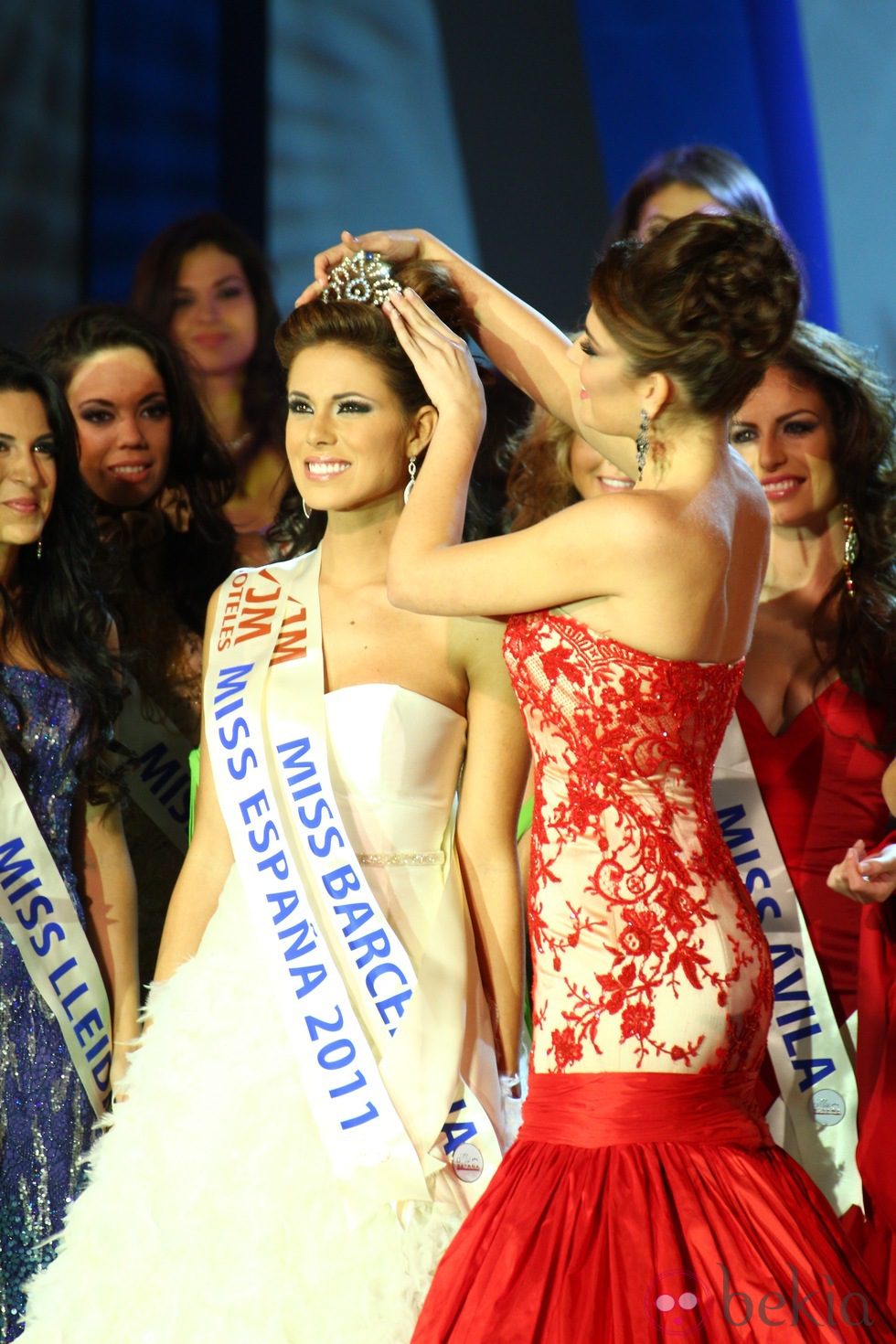 Paula Guilló corona a Andrea Huisgen como Miss España 2011