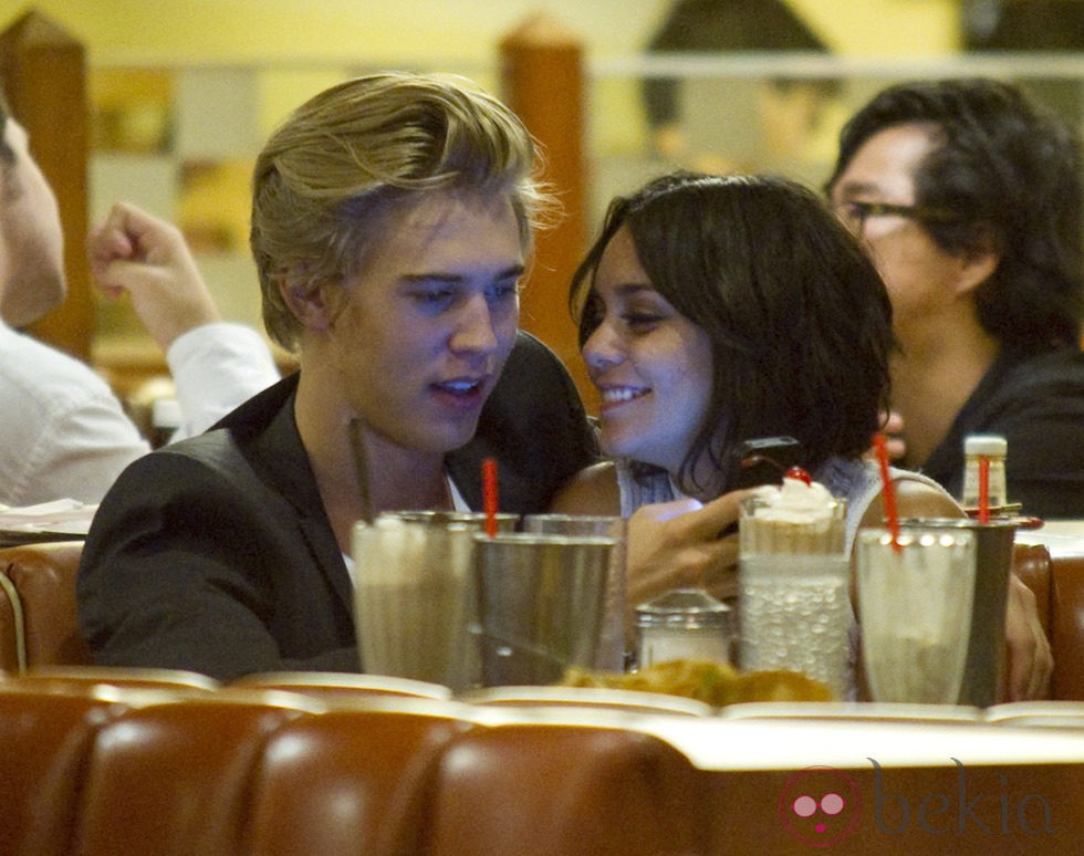 Vanessa Hudgens y su novio Austin Butler