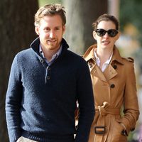 Anne Hathaway y su prometido, Adam Shulman