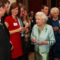 La Reina Isabel II en la recepción a la prensa en Buckingham Palace