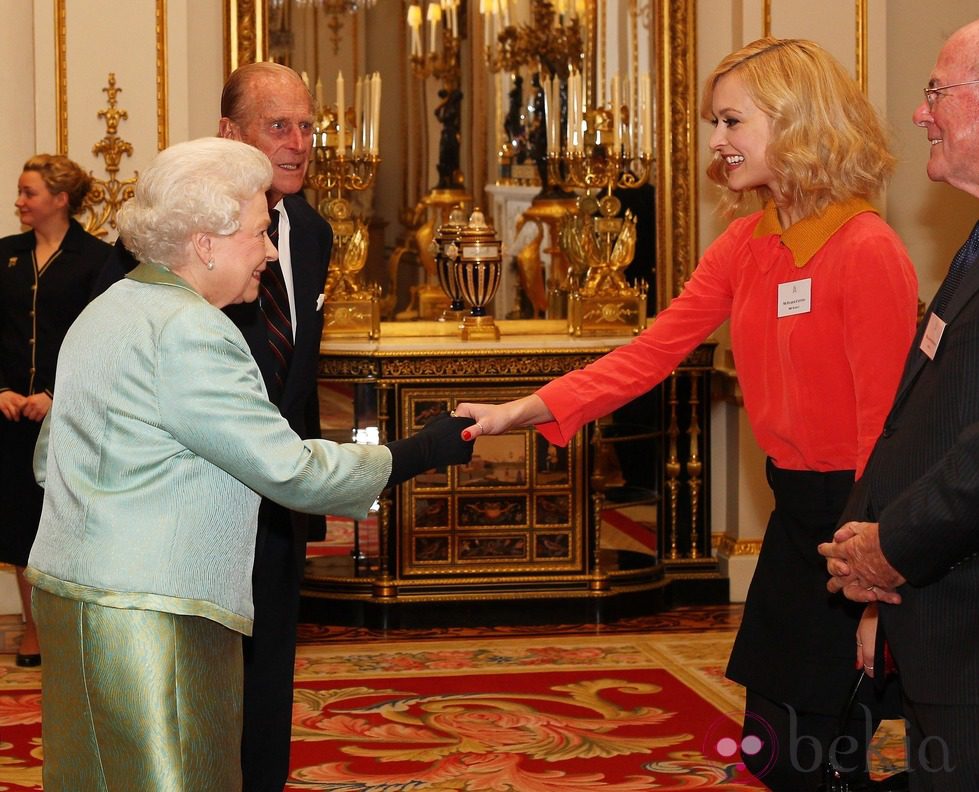 Isabel II y el Duque de Edimburgo en la recepción a la prensa en Buckingham Palace