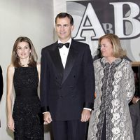 Los Príncipes Felipe y Letizia en los premios Mariano de Cavia 2011