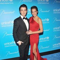 Kevin Jonas y Danielle Jonas en la Gala Unicef de Nueva York