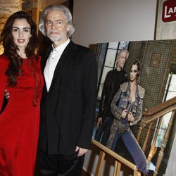 Paz Vega con Hermann Buehlbecker en la presentación del calendario Lambertz