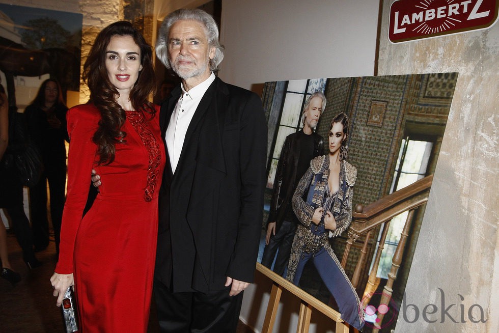 Paz Vega con Hermann Buehlbecker en la presentación del calendario Lambertz