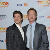 Neil Patrick Harris y su marido David Burtka en la Gala Trevor 2011