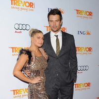 Josh Duhamel y Fergie en la Gala Trevor 2011